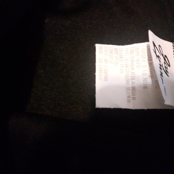 Small above knee fitted black skirt - Picture 2 of 3